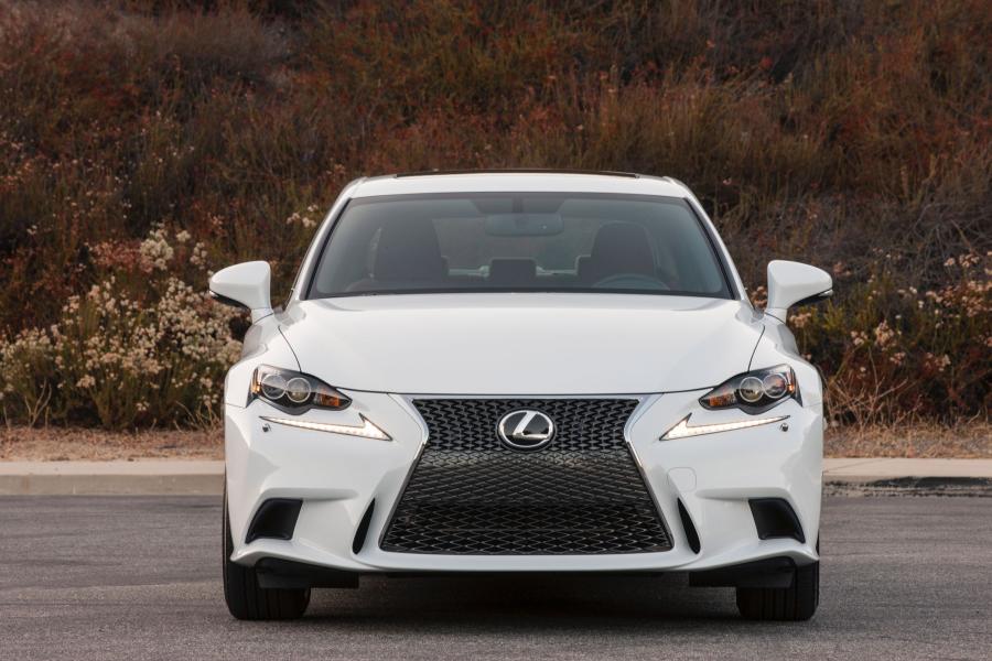  Lexus IS300 AWD F-Sport 2015 года  (фото 17 из 48)
